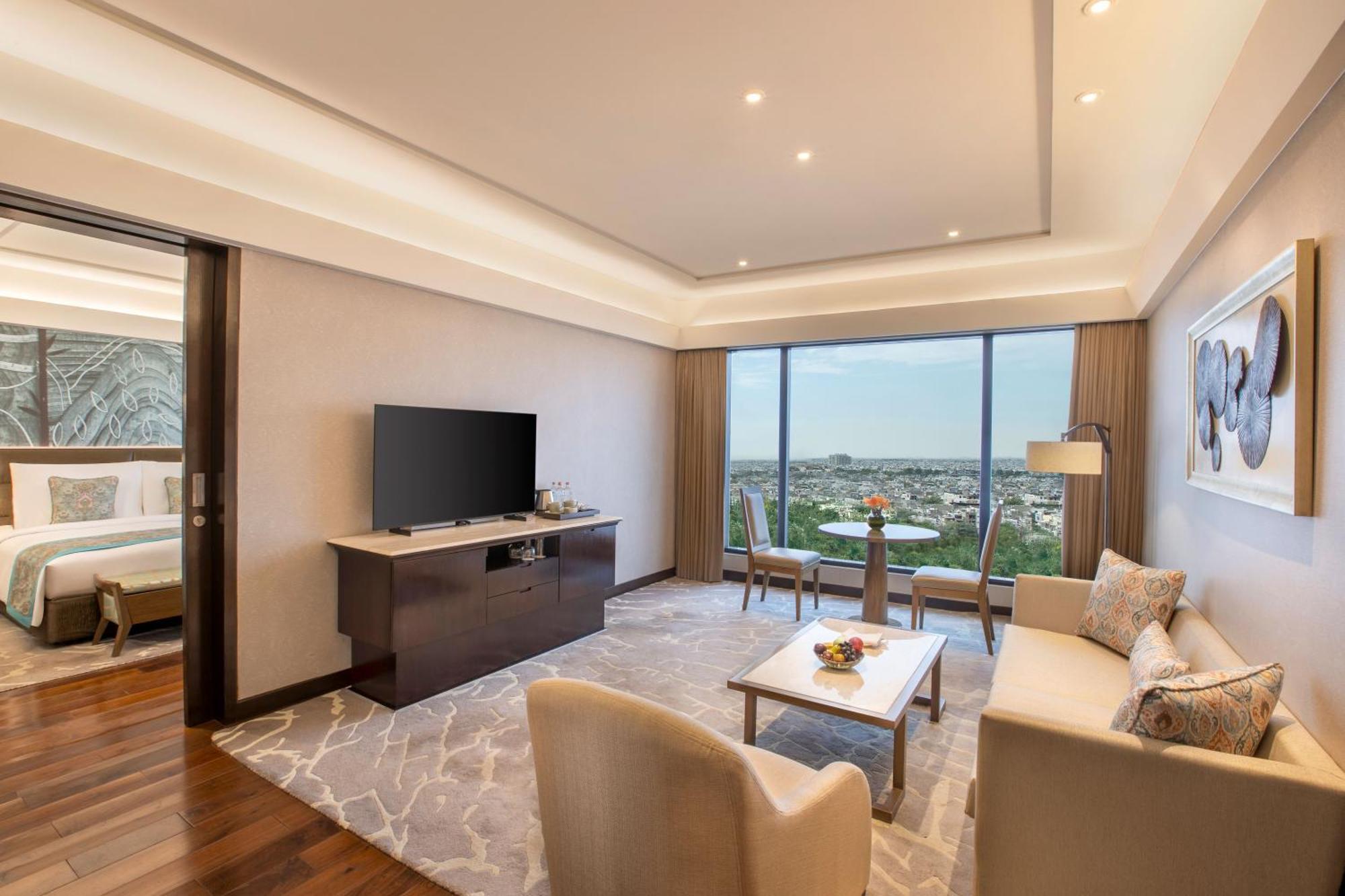 The Leela Ambience Convention Hotel Delhi Νέο Δελχί Εξωτερικό φωτογραφία
