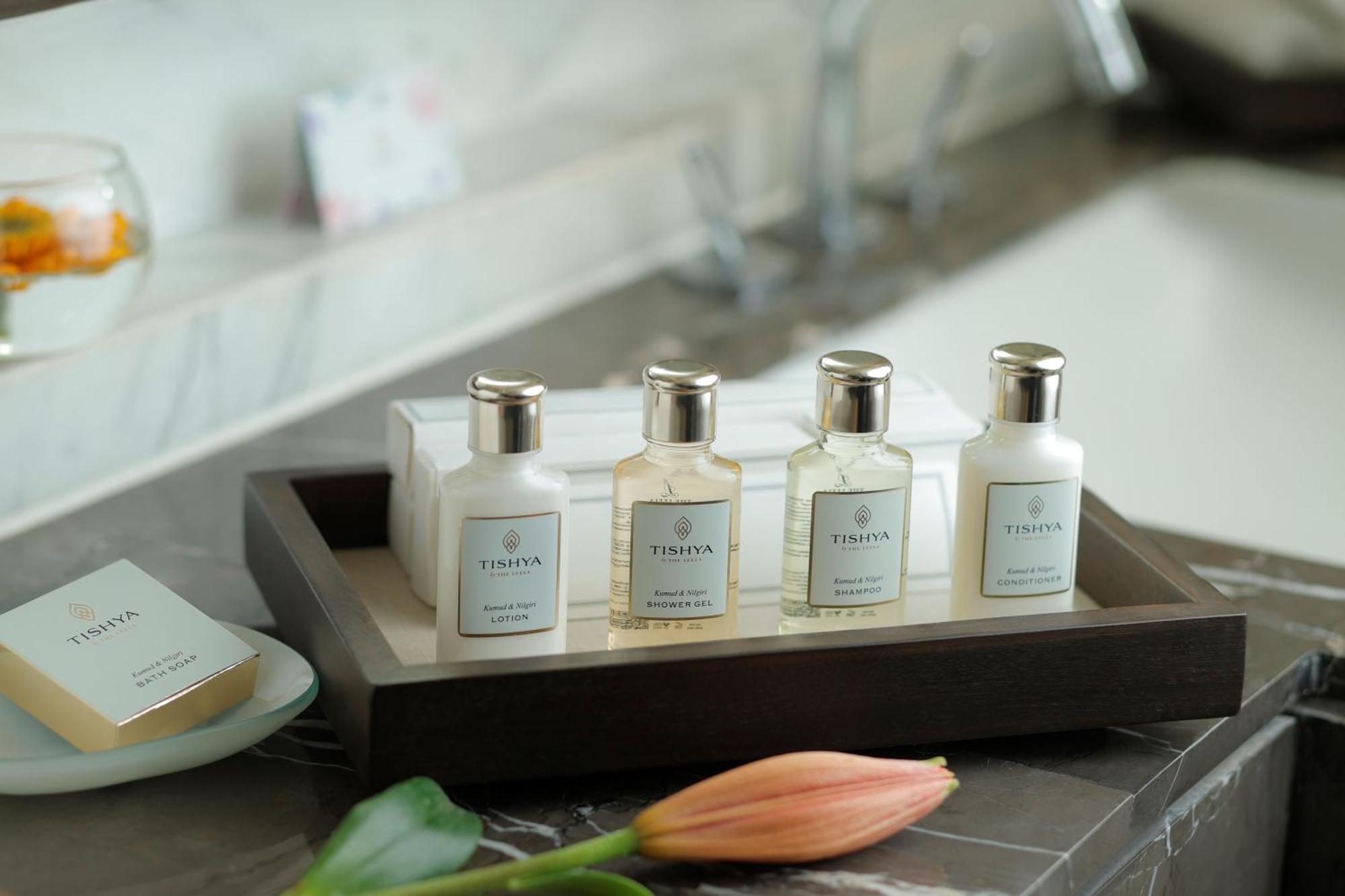 The Leela Ambience Convention Hotel Delhi Νέο Δελχί Εξωτερικό φωτογραφία A selection of toiletries by ESPA