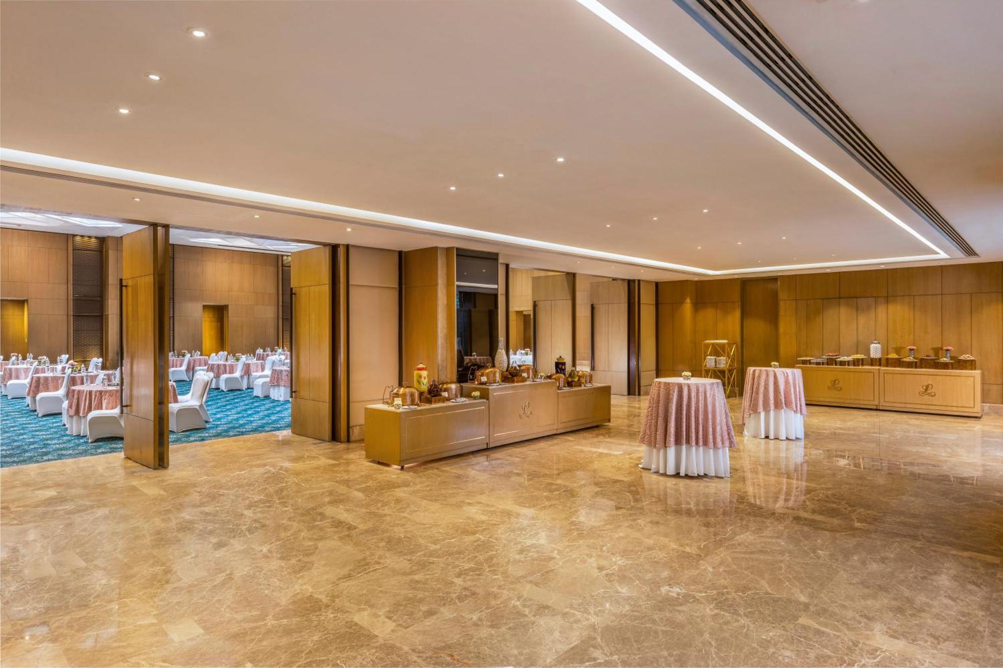 The Leela Ambience Convention Hotel Delhi Νέο Δελχί Εξωτερικό φωτογραφία The Grand Ballroom