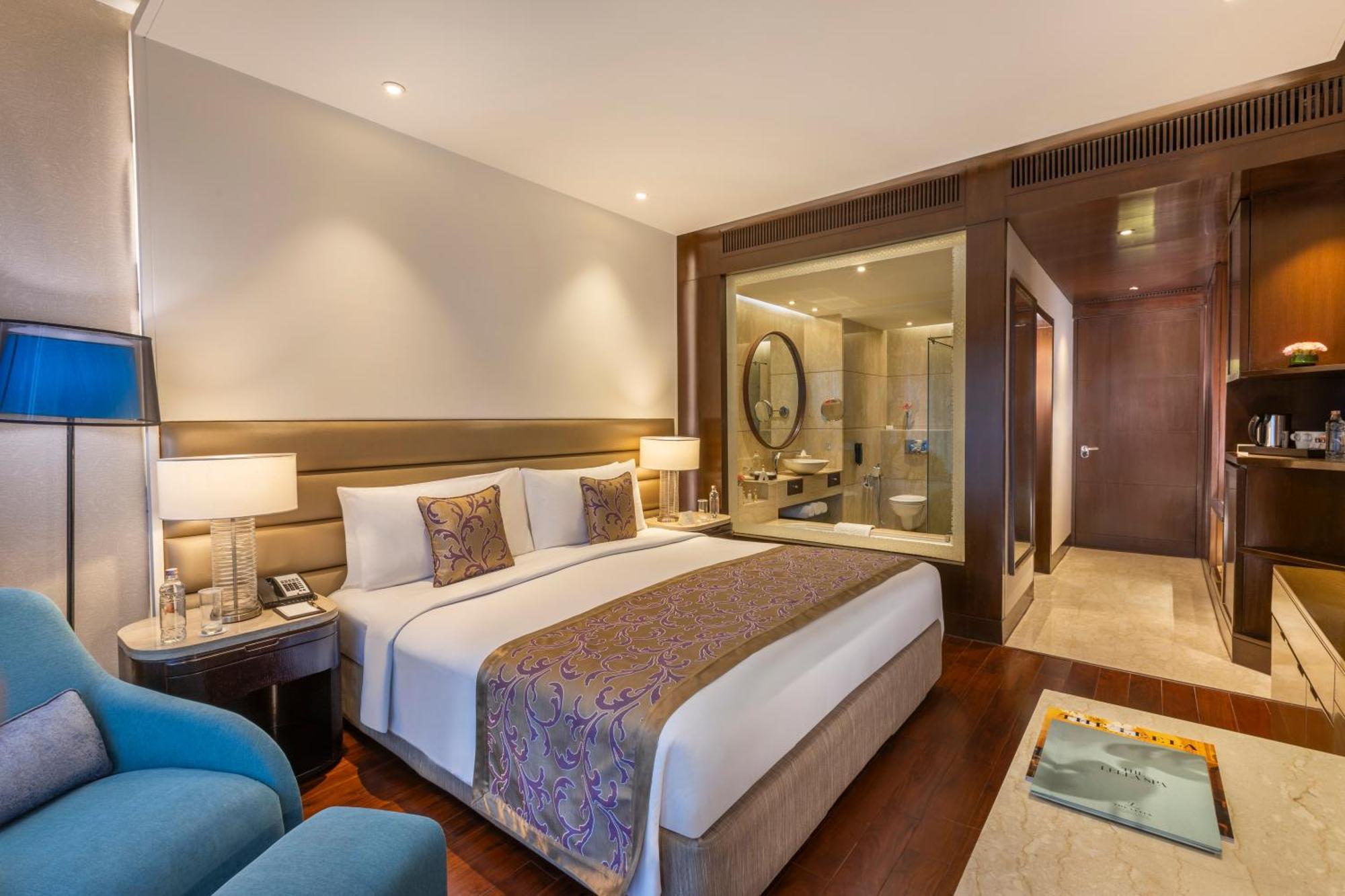 The Leela Ambience Convention Hotel Delhi Νέο Δελχί Εξωτερικό φωτογραφία A room at the Taj Bengal