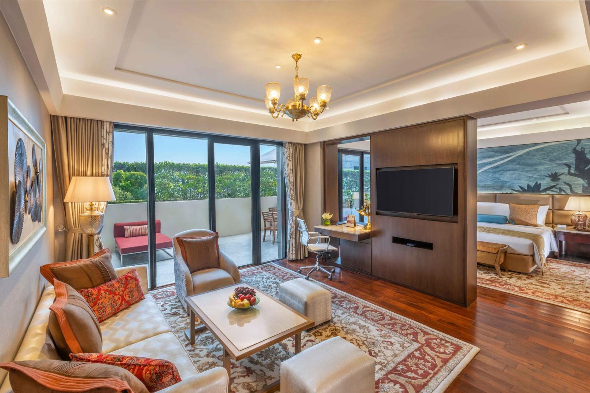 The Leela Ambience Convention Hotel Delhi Νέο Δελχί Εξωτερικό φωτογραφία Suite at The Oberoi, Mumbai