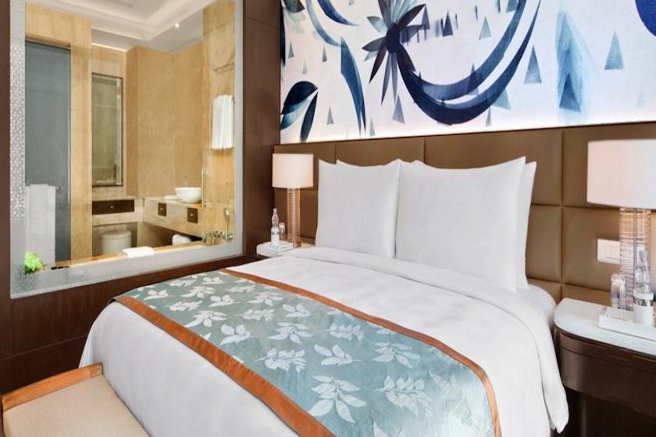 The Leela Ambience Convention Hotel Delhi Νέο Δελχί Εξωτερικό φωτογραφία Deluxe Room