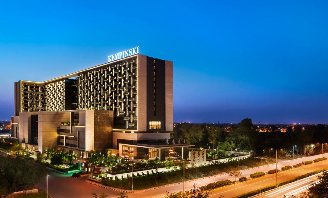 The Leela Ambience Convention Hotel Delhi Νέο Δελχί Εξωτερικό φωτογραφία The Kempinski Hotel, Islamabad