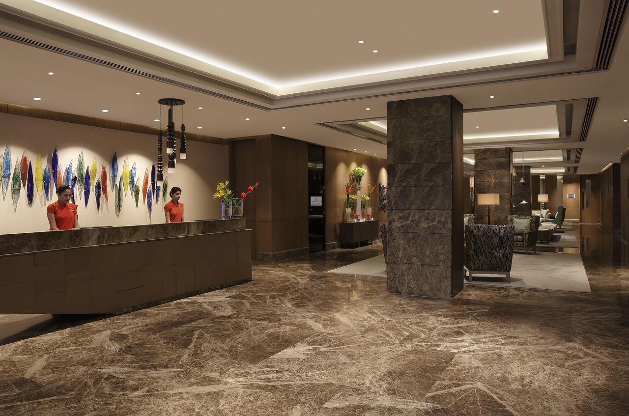 The Leela Ambience Convention Hotel Delhi Νέο Δελχί Εξωτερικό φωτογραφία The lobby of the hotel